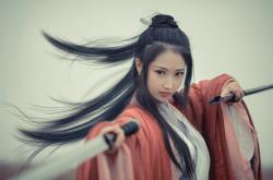 LOL赛事-蓝色狂想曲，2026世界杯F组冷门之夜，伊拉克防守反击击碎乌拉圭，莱万上演致命一击