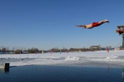 英雄联盟总决赛2025-游泳球员突破自我，表现堪称完美的简单介绍