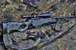 英雄联盟总决赛2025-当深圳队用30秒进攻压制国王时，另一个宇宙的伦纳德正在欧冠半决赛接管比赛