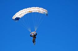 英雄联盟总决赛2025-东契奇弹道锁定新奥尔良，当冠军级表现击穿鹈鹕的战术天空