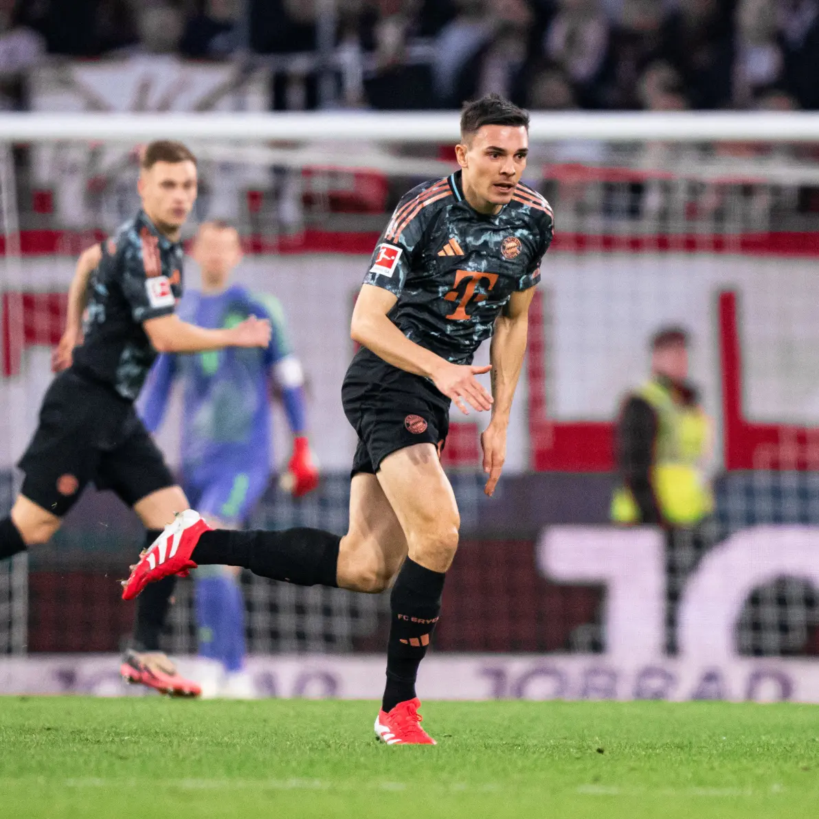 包含弗莱堡展现强大实力,锁定积分榜前十的词条 包含弗莱堡展现强大实力,锁定积分榜前十的词条