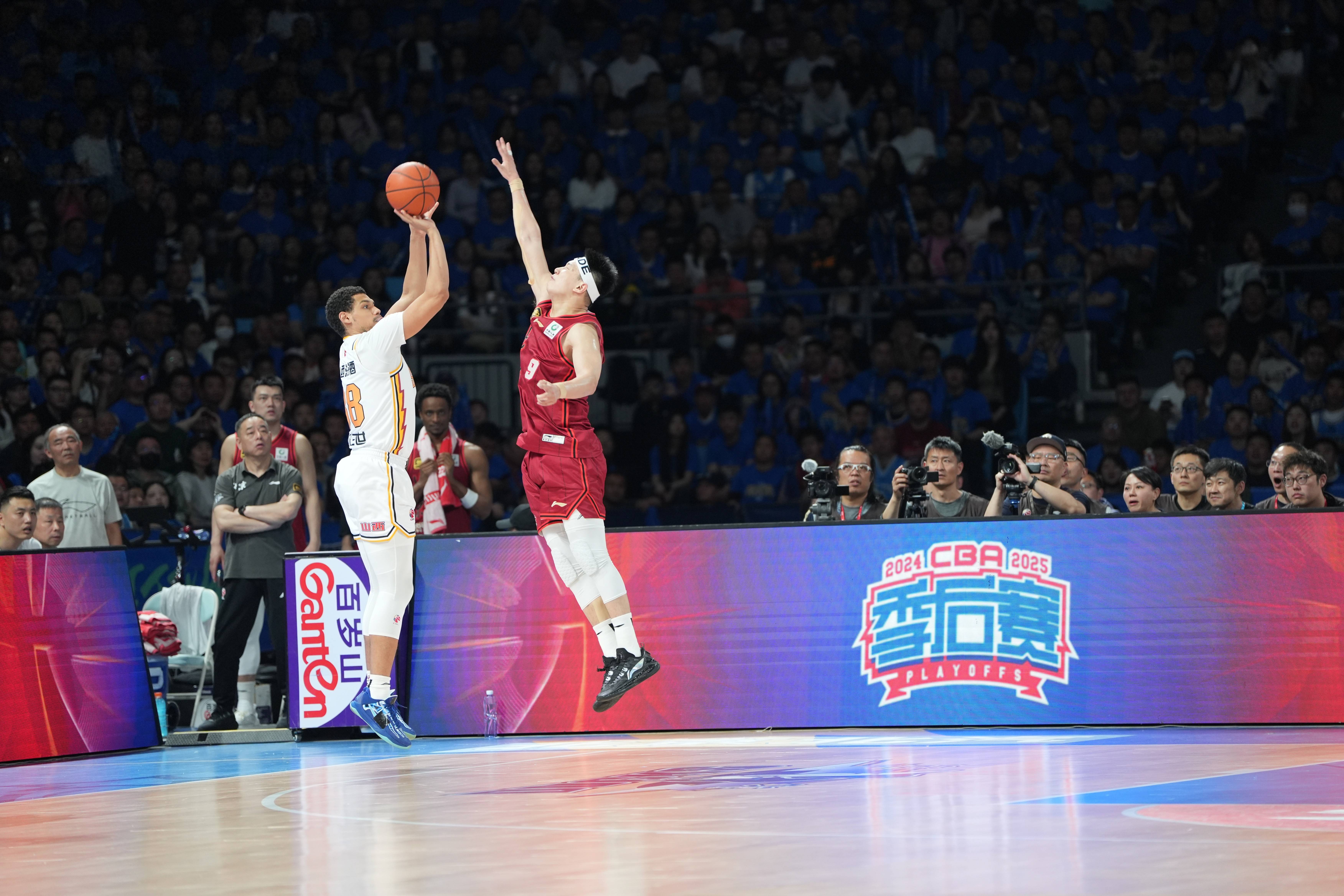 包含北京队客场战胜福建男篮，保持胜利势头的词条