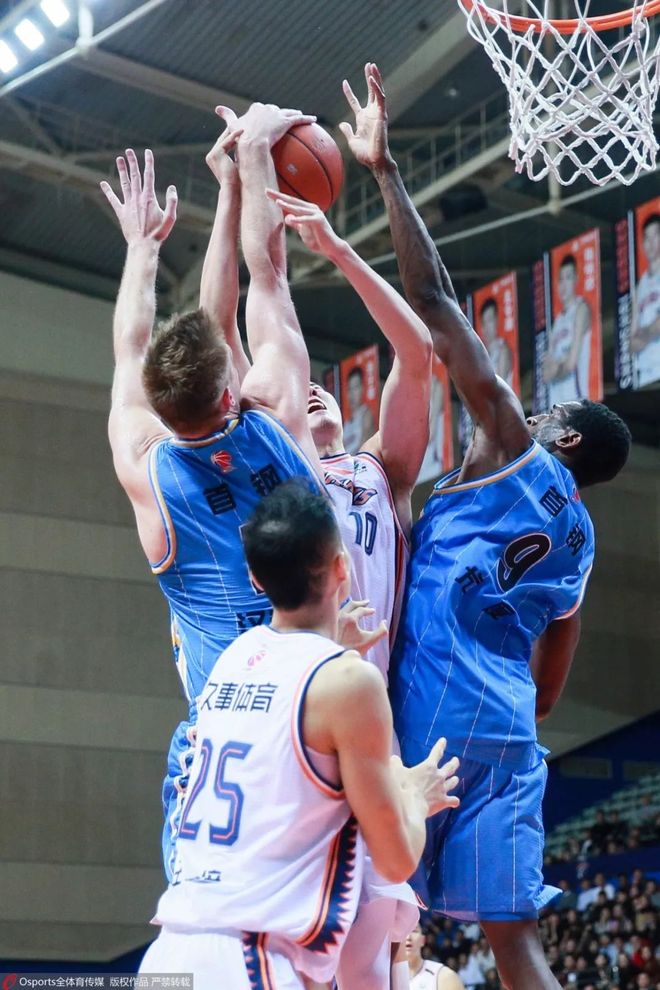 天津队逆转取胜，展现出不屈精神