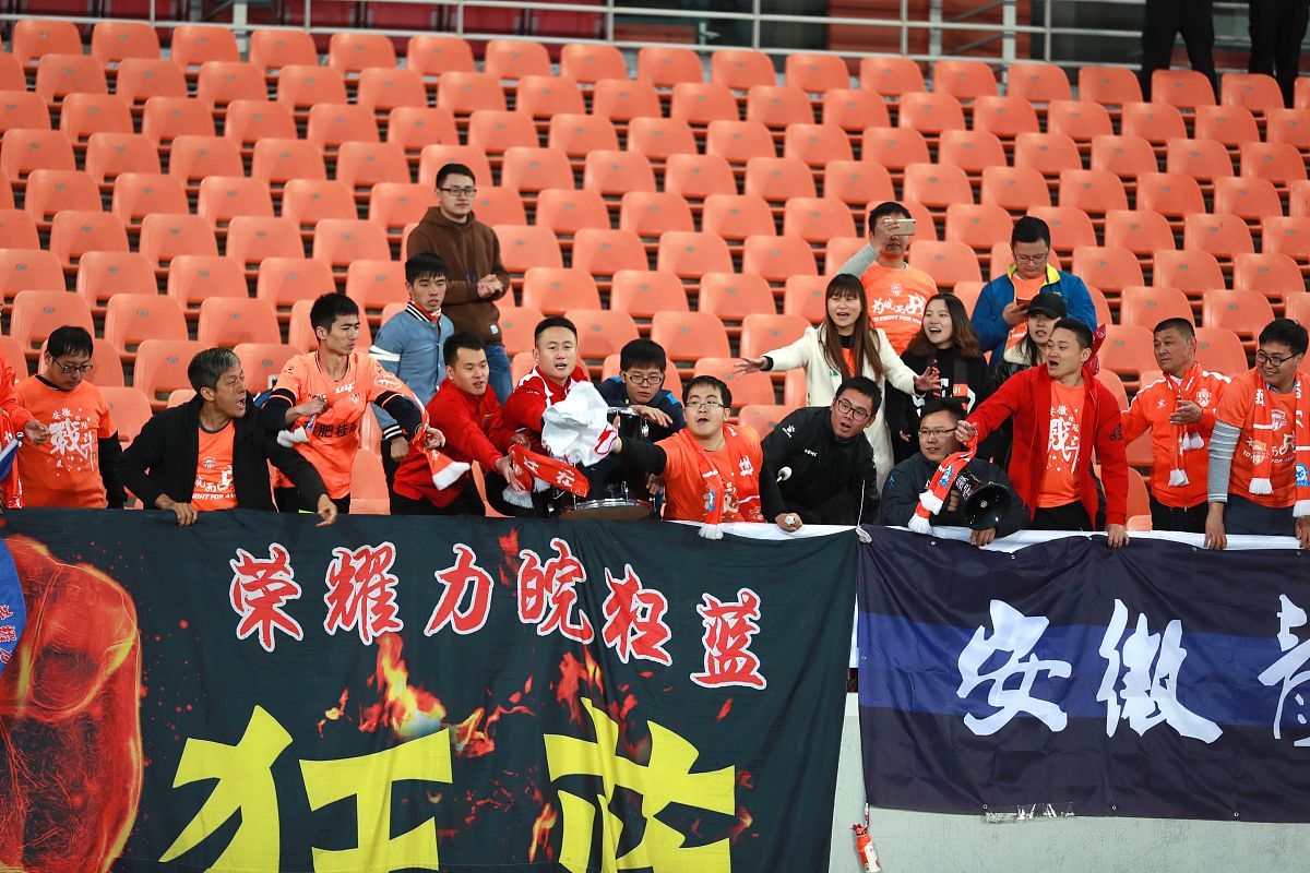 包含边路球员发挥出色，球队备战抗衡强队的词条