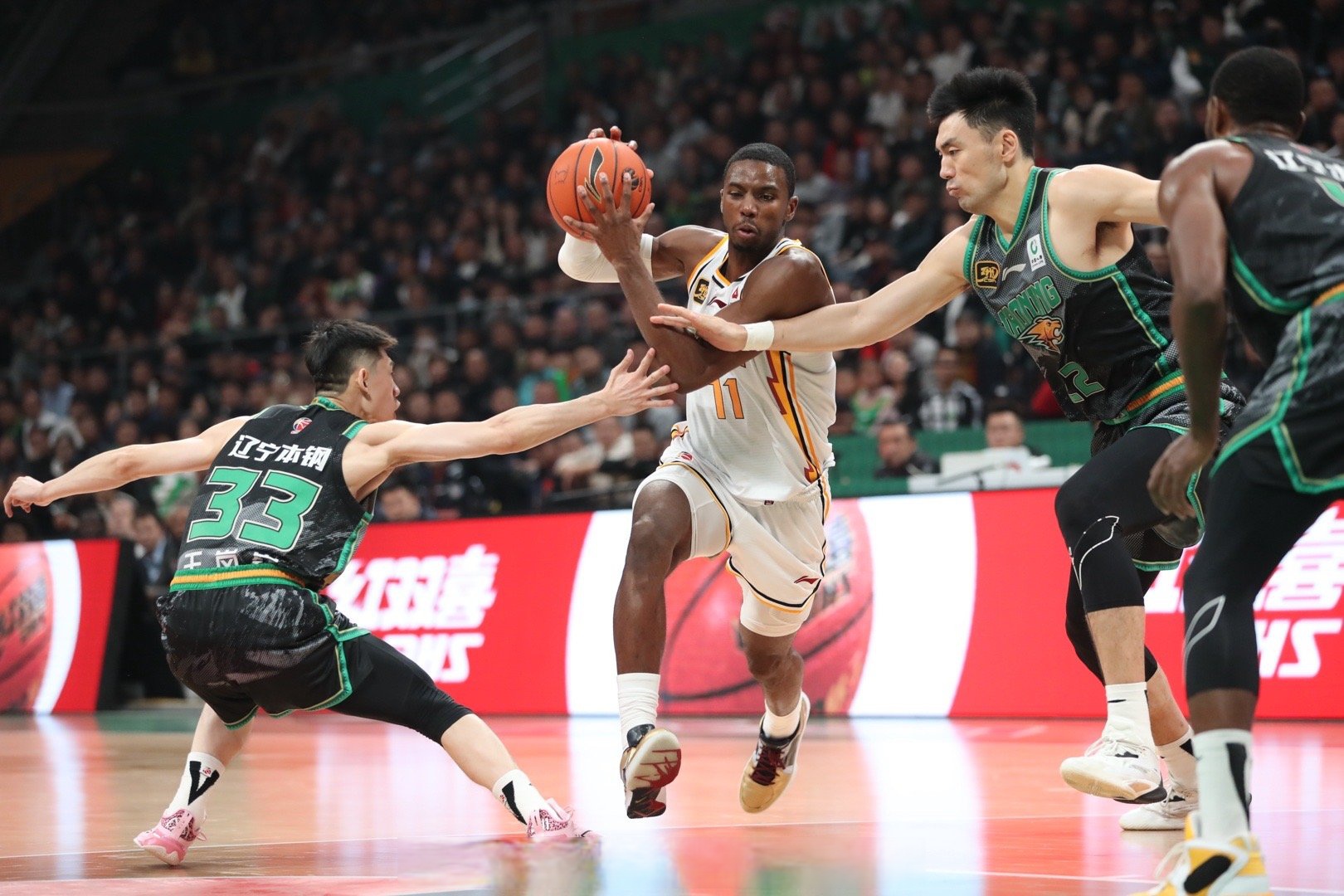 包含山西队完胜骑士，拉文高光表现的词条