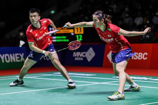 中国队轻取印尼队,黄鸭组合关键制胜 中国队轻取印尼队,黄鸭组合关键制胜