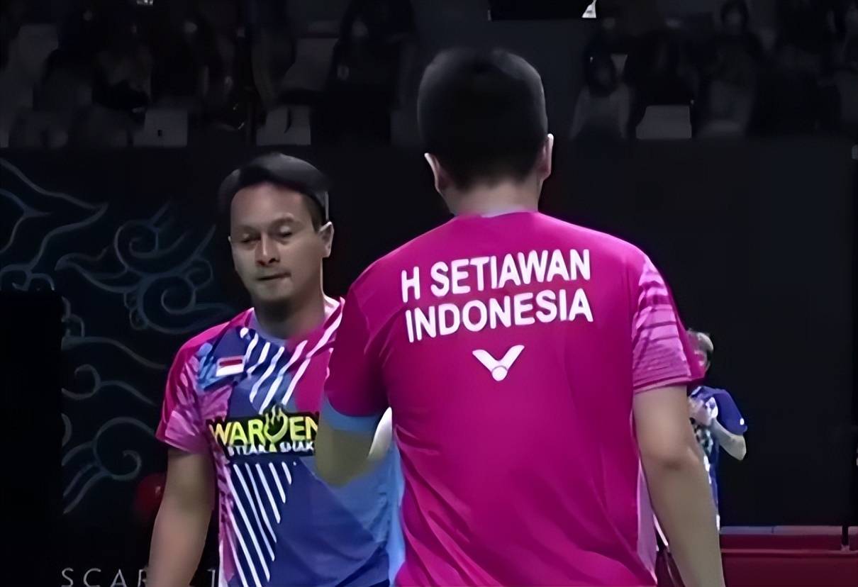 中国队轻取印尼队,黄鸭组合关键制胜 中国队轻取印尼队,黄鸭组合关键制胜