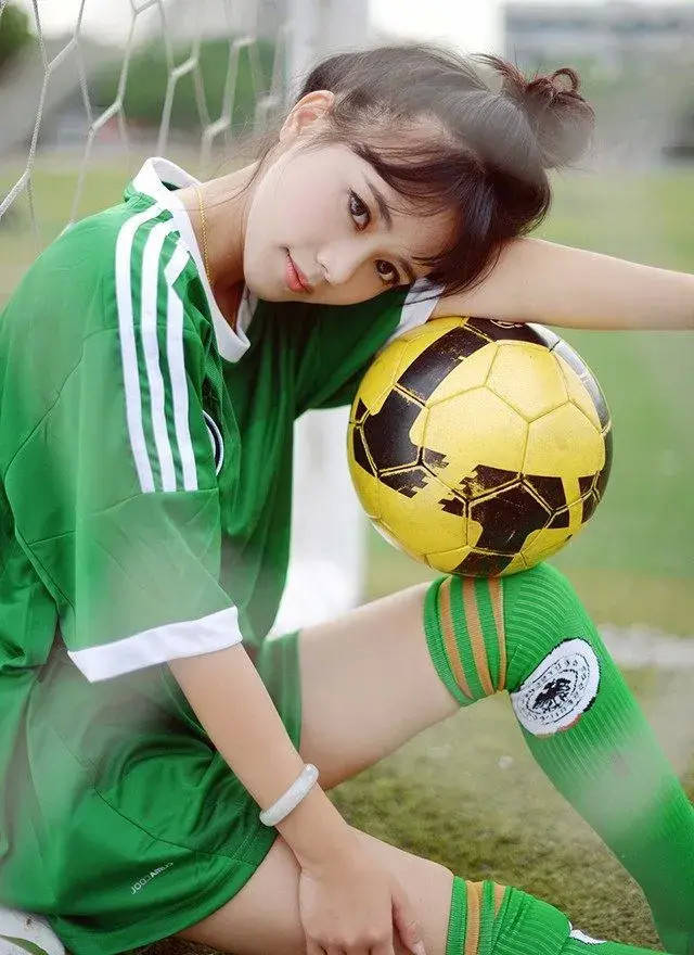 加拿大女足发挥出色，击败强敌