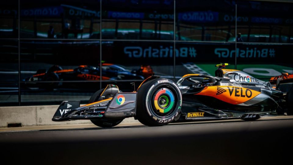 迈凯伦逆转威廉姆斯，周冠宇带队取胜