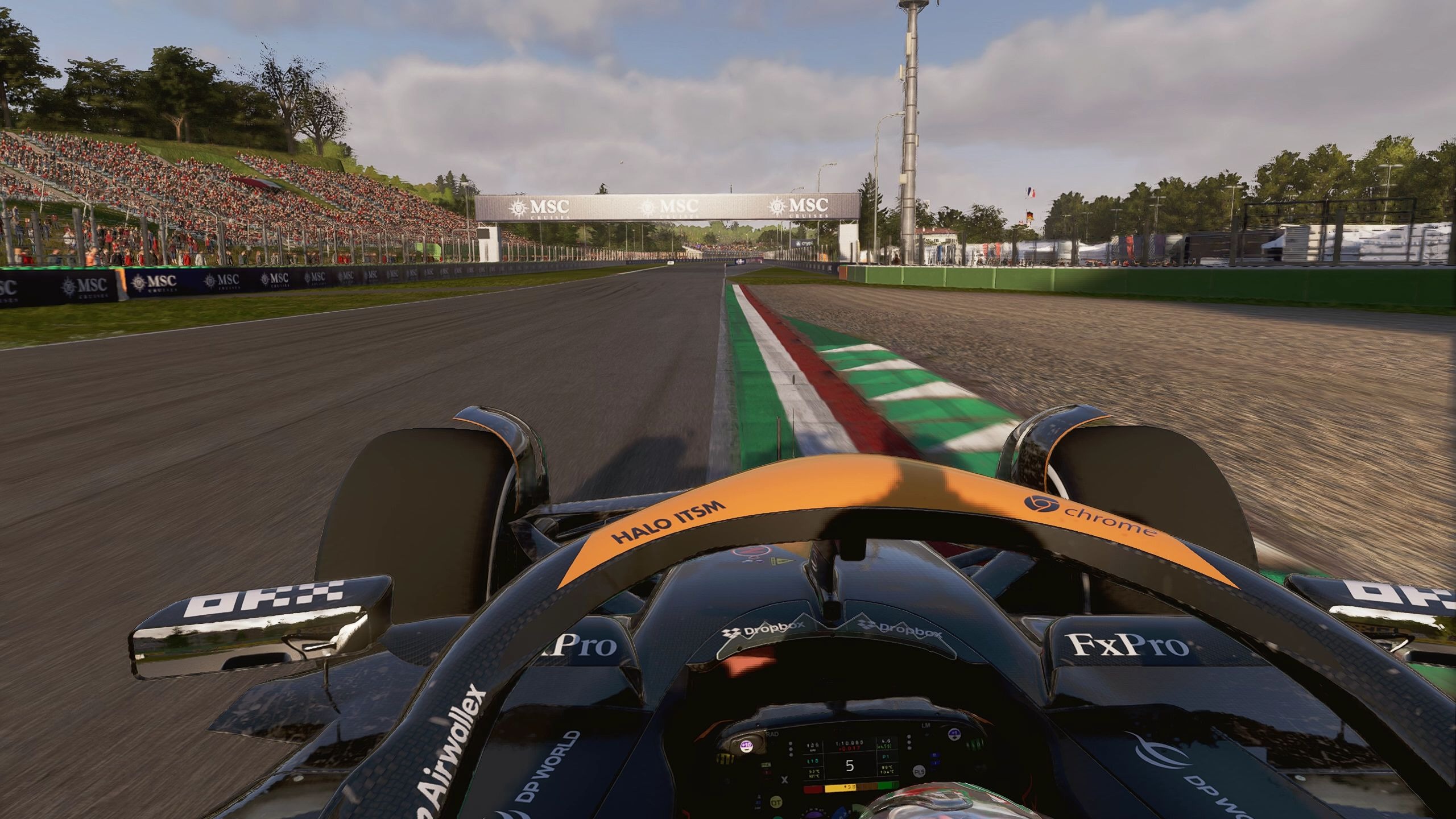 迈凯伦逆转威廉姆斯，周冠宇带队取胜