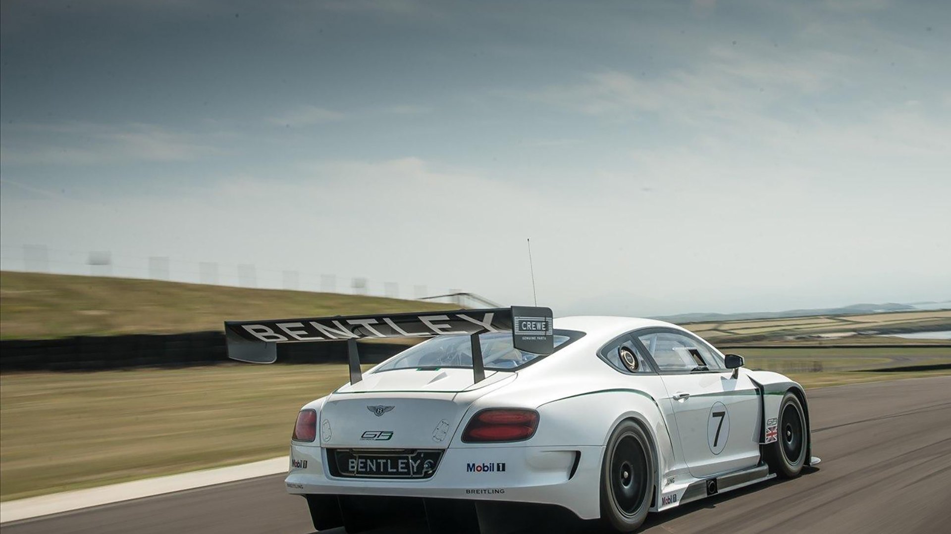 长城下的格子衫，当红龙遇见格子军，卡马文加在2026世界杯赛场闪耀